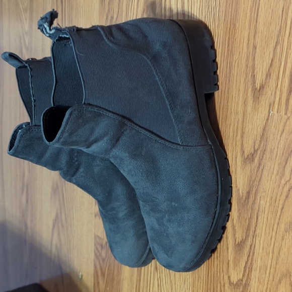 Boots - Picture 4 of 4